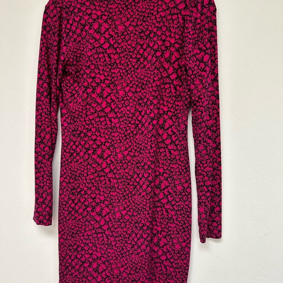 Diane Von Furstenberg magenta pebble print
Reina shift dress Size 2 DVF - Picture 7 of 10